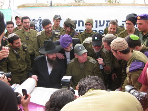 R. Shneur Henig with Yoav Galant, General of the Southern Command