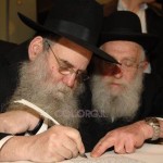 Rabbi Shlomo Henig at the Kotel with Rabbi Kotlarsky.