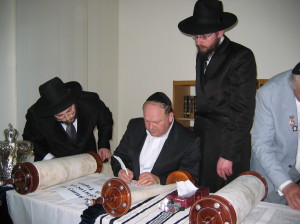 Finishing a Sefer Torah in Odessa