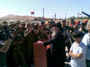 Rabbi Henig speaking to the troops.